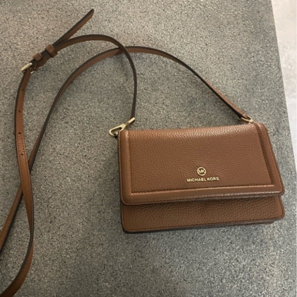 Elegant Brown Leather Crossbody Bag - Picture 2 of 3